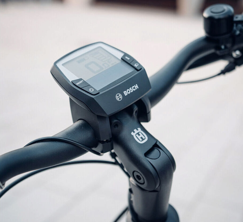 Screenshot 2025-02-15 at 10-03-03 husqvarna-husqvarna-towner-2-fw-wave--elcykel--bosch-active-line-plus--500-wh--gra_5.jpg (obraz JPEG 2000×1366 pikseli).png