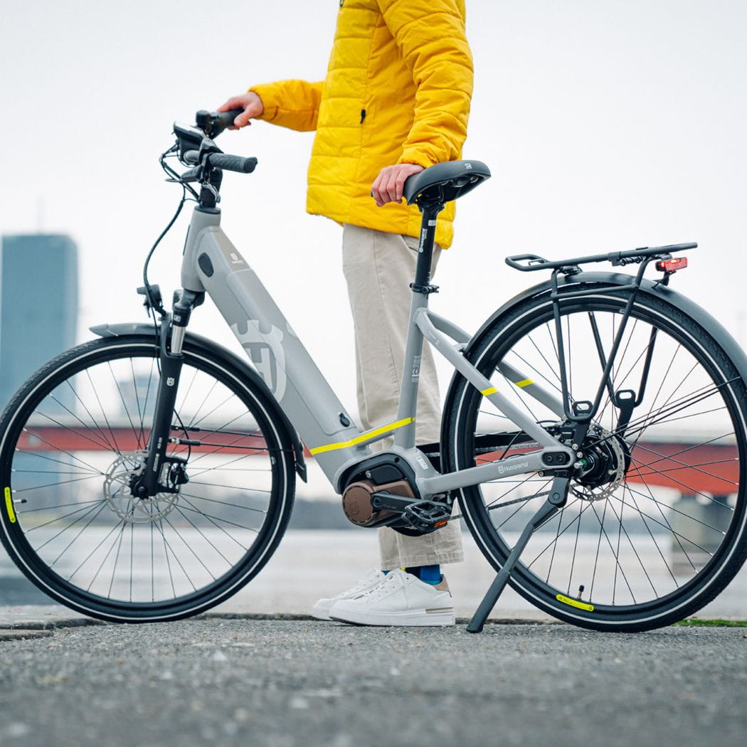 Rower elektryczny miejski Husqvarna Towner 2 BOSCH 49cm 28'' Nexus CB - zdjęcie 7