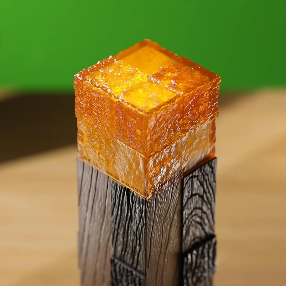 Lampka pochodnia Minecraft 3D LED Torch The Noble Collection NN3727 - zdjęcie 7