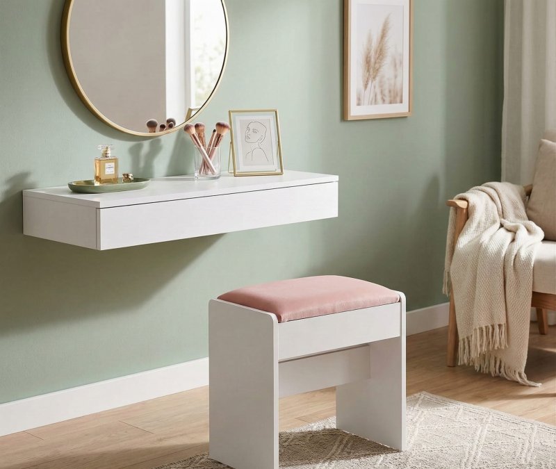 aksamitny-stolek-do-makijazu