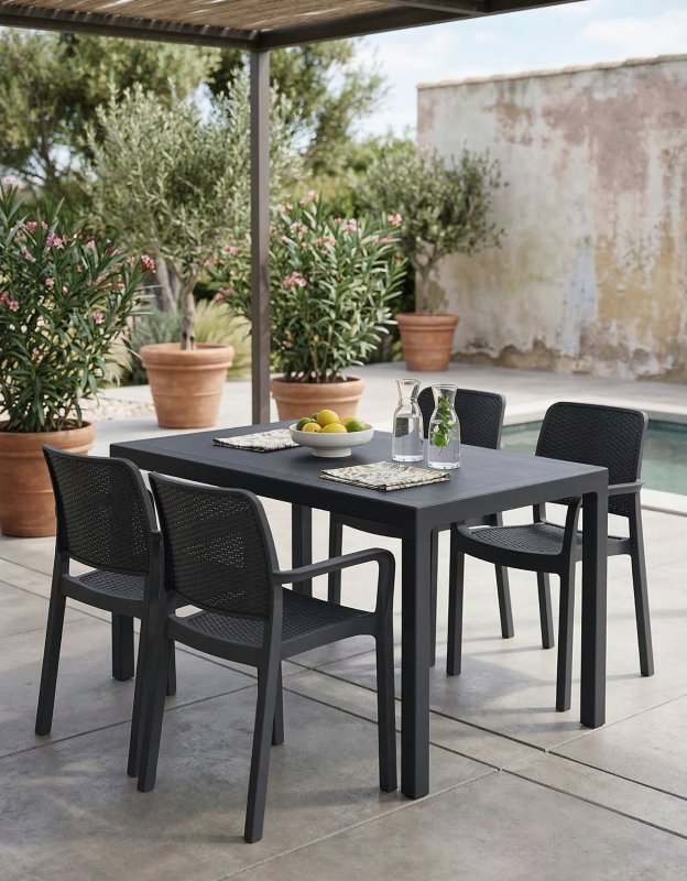 krzesło ogrodowe keter samanna w ogrodzie