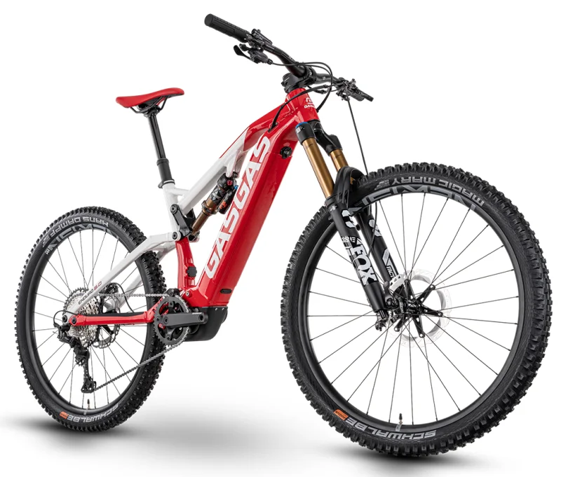Screenshot 2026-05-28 at 17-56-22 PHO_BIKE_PERS_REVO_GAS-22-Enduro30-29-red_#SALL_#AEPI_#V3.jpg (obraz JPEG 1620×1080 pikseli).png