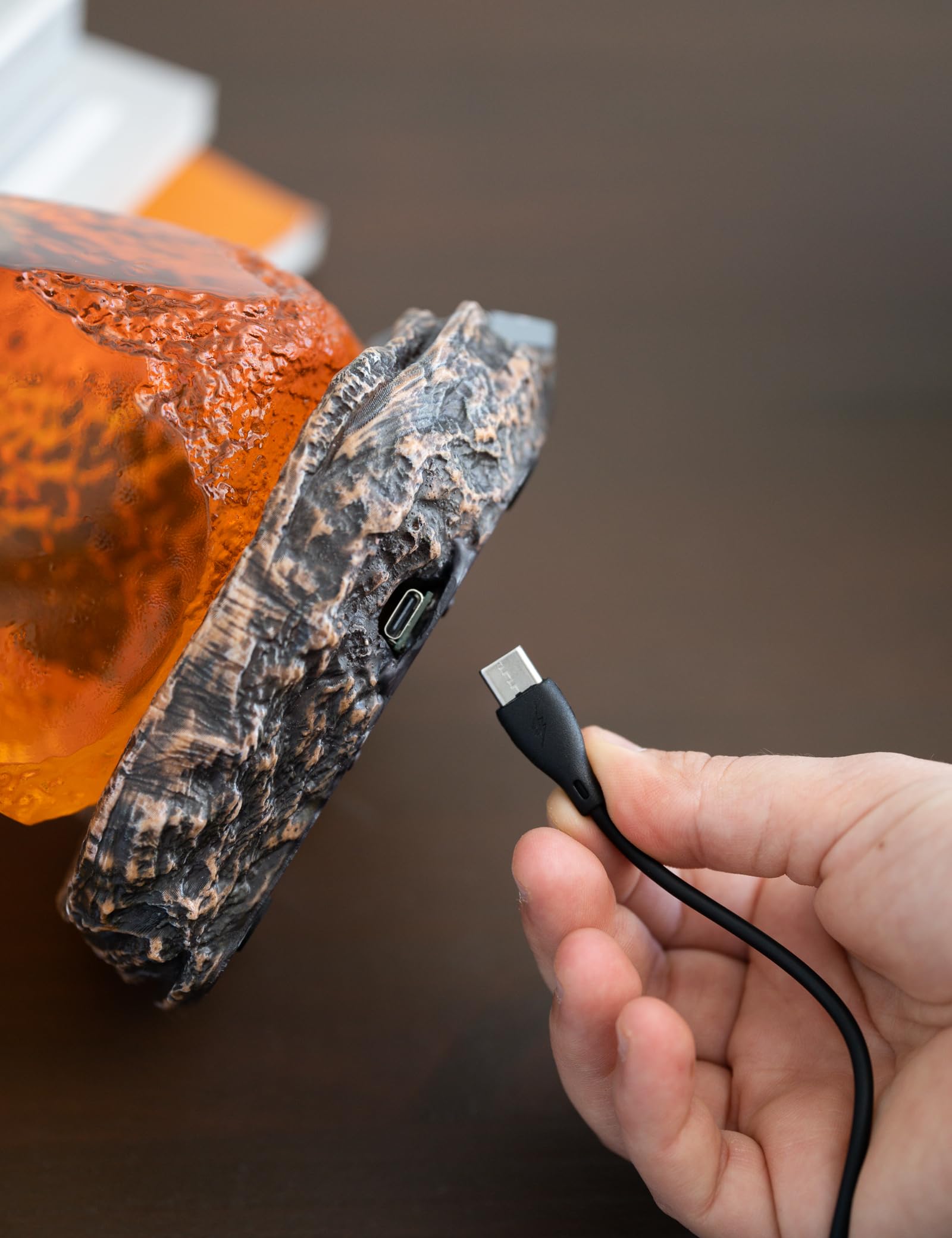 Lampka Jurassic Park bursztyn z komarem 13cm ciepłe światło USB-C żywica #zdjecie6